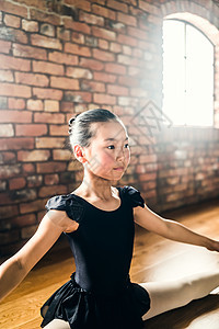 学习芭蕾舞的小女孩背景图片