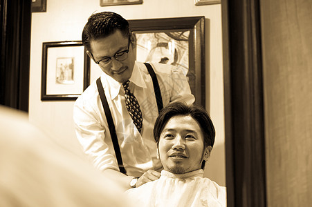 顾客和理发师图片
