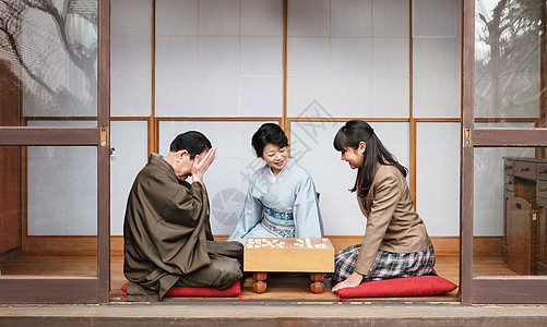 五十多岁高中女生女士一个富裕的家庭shogi图片