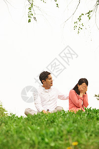 公园休息野餐的夫妻图片