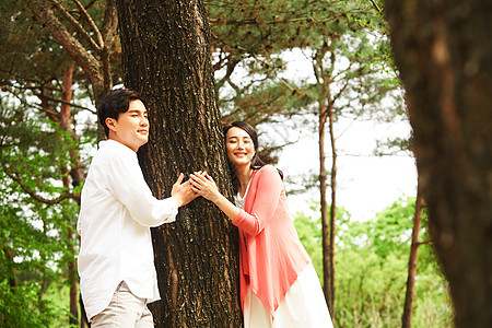 依靠着大树背景