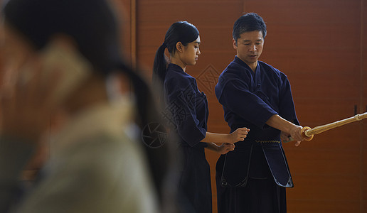 场馆里指导学生的教练高清图片下载 正版图片 摄图网 场馆里指导学生的教练高清图片下载 正版图片 摄图网