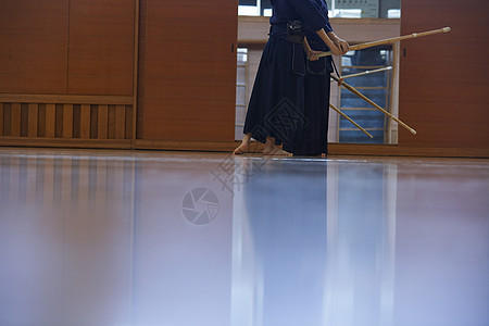 场馆里指导学生的教练高清图片下载 正版图片 摄图网 场馆里指导学生的教练高清图片下载 正版图片 摄图网