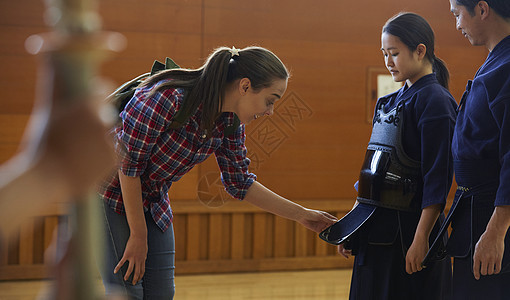 对剑道感兴趣的留学少女图片