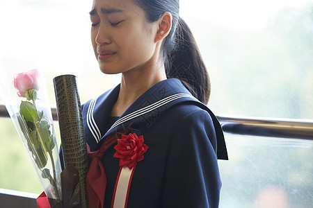 哭泣学生背景