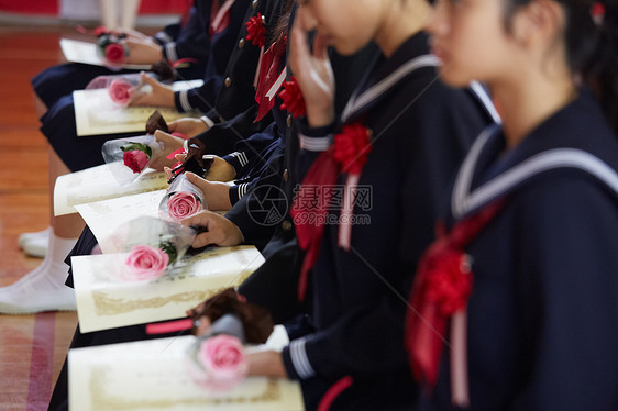 初中女孩观众席校服毕业典礼形象图片