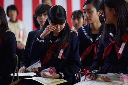 徽章哭感激毕业典礼形象眼泪汪汪的女孩图片