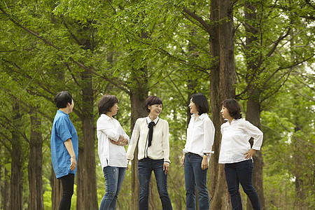 中年女子的同学聚会图片