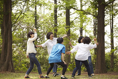 举手40多岁同学女孩校友图片