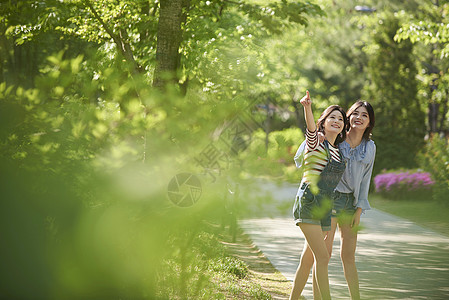 毒蛇植物伙伴年轻女子图片