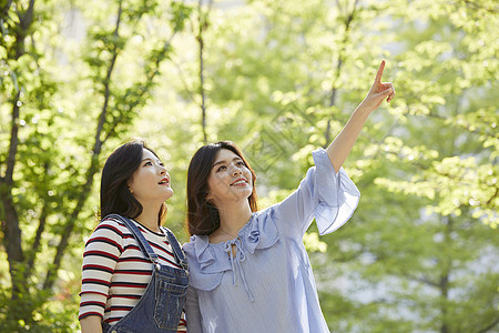 仅限年轻女伙伴毒蛇年轻女子图片