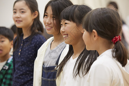 微笑开心的小学生图片