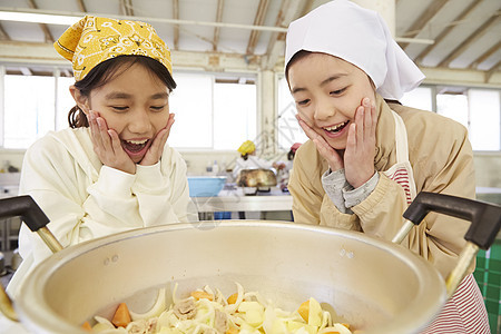 小学生暑期实践课学习烹饪图片