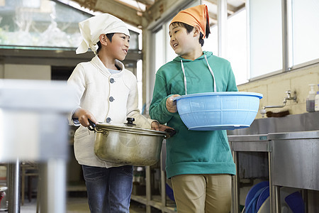 小学生户外活动做饭图片