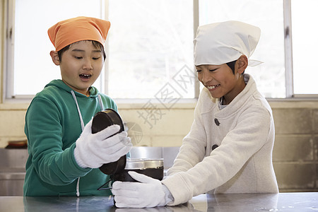 小学生户外活动做饭图片