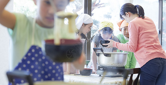 锅家政暑假森林学校小学生做饭图片