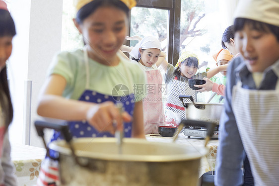 手工特殊产品碟森林学校小学生做饭图片