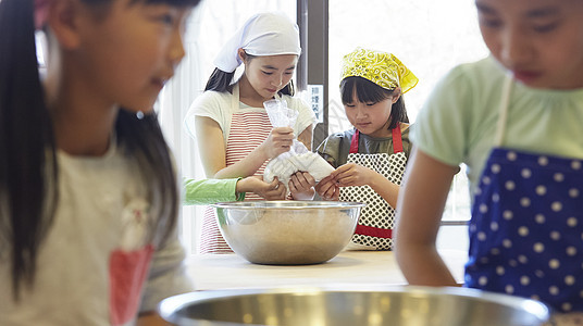 亚洲揉面食品森林学校小学生做饭图片