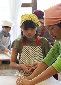 暑假家庭自制较年轻森林学校小学生做饭图片