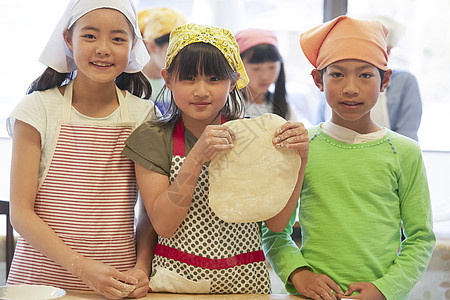 朋做饭的小学生肖像图片