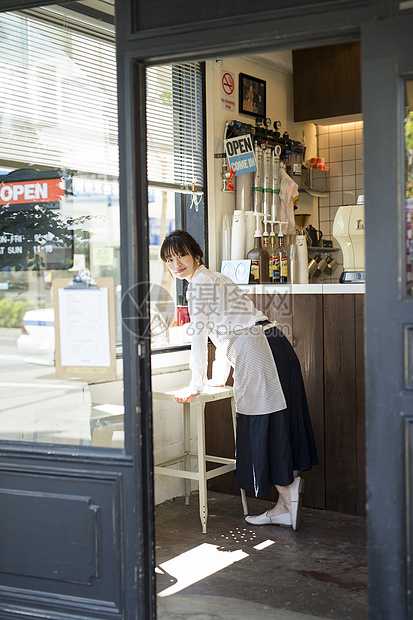 咖啡店女职员图片