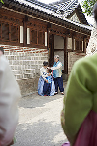 传统韩式服装家庭图片