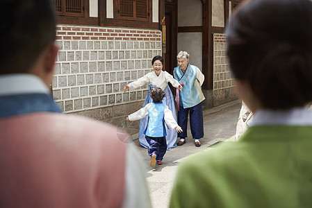 传统韩式服装家庭图片