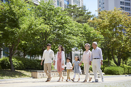 三代同堂传承孝道高清图片三代带狗家庭画像高清图片三代家庭画像高清