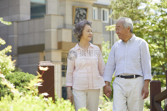 幸福的老年夫妇形象图片