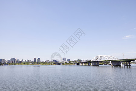 湖上的大桥图片