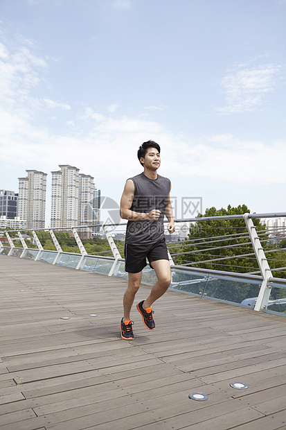 跑步运动青年男性