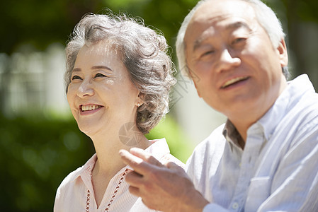 幸福的老年夫妇背景图片