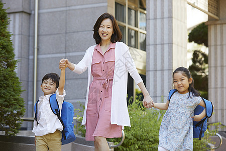 小学生韩国人前视图家庭图片