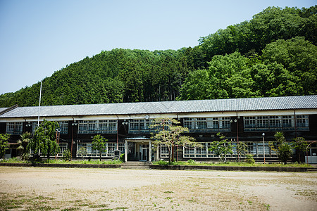 学校的外部建筑图片