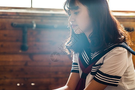 穿着制服的女学生图片