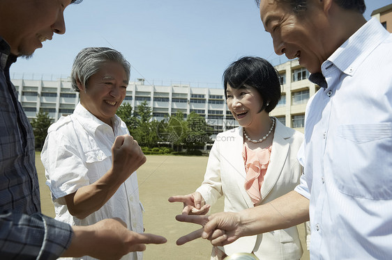 男能量胸像在母校玩的高级图片