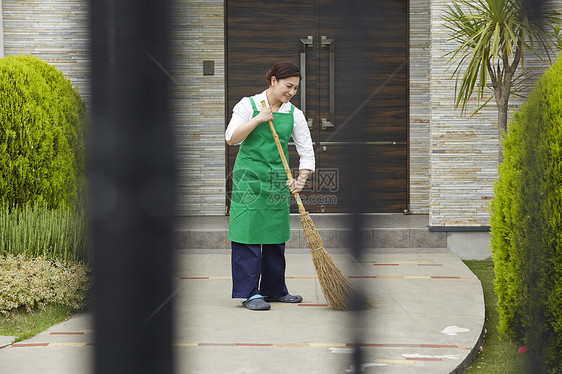 职业女清洁工服务形象图片