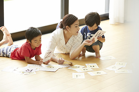 女仆孩子英中的幼儿教育图片