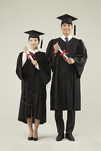 两位学生研究生毕业图片