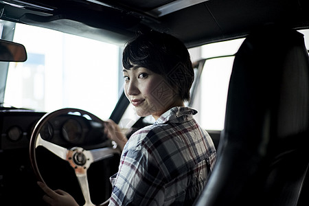 乘休假单人女人开车图片素材
