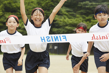 参加运动会的小学生图片