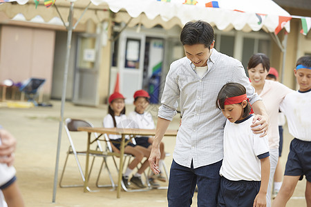 参加运动会的小学生图片