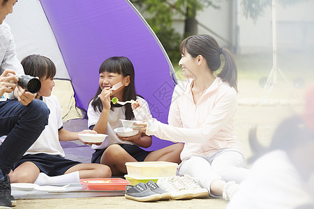 学校亲子运动会的午餐会图片