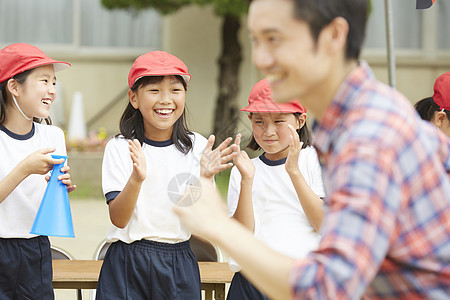 参加运动会的小学生图片