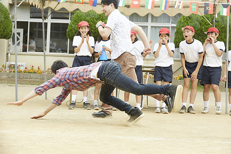 参加运动会的小学生图片