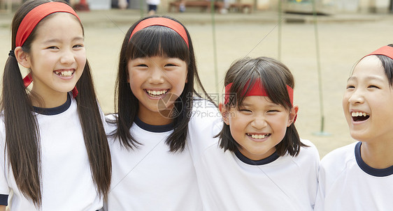 参加运动会开心的小学生图片