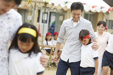 参加运动会的小学生图片