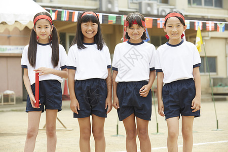 参加运动会的小学生图片