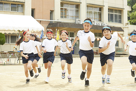 参加运动会的小学生图片