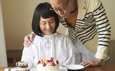 丈夫给妻子过生日图片